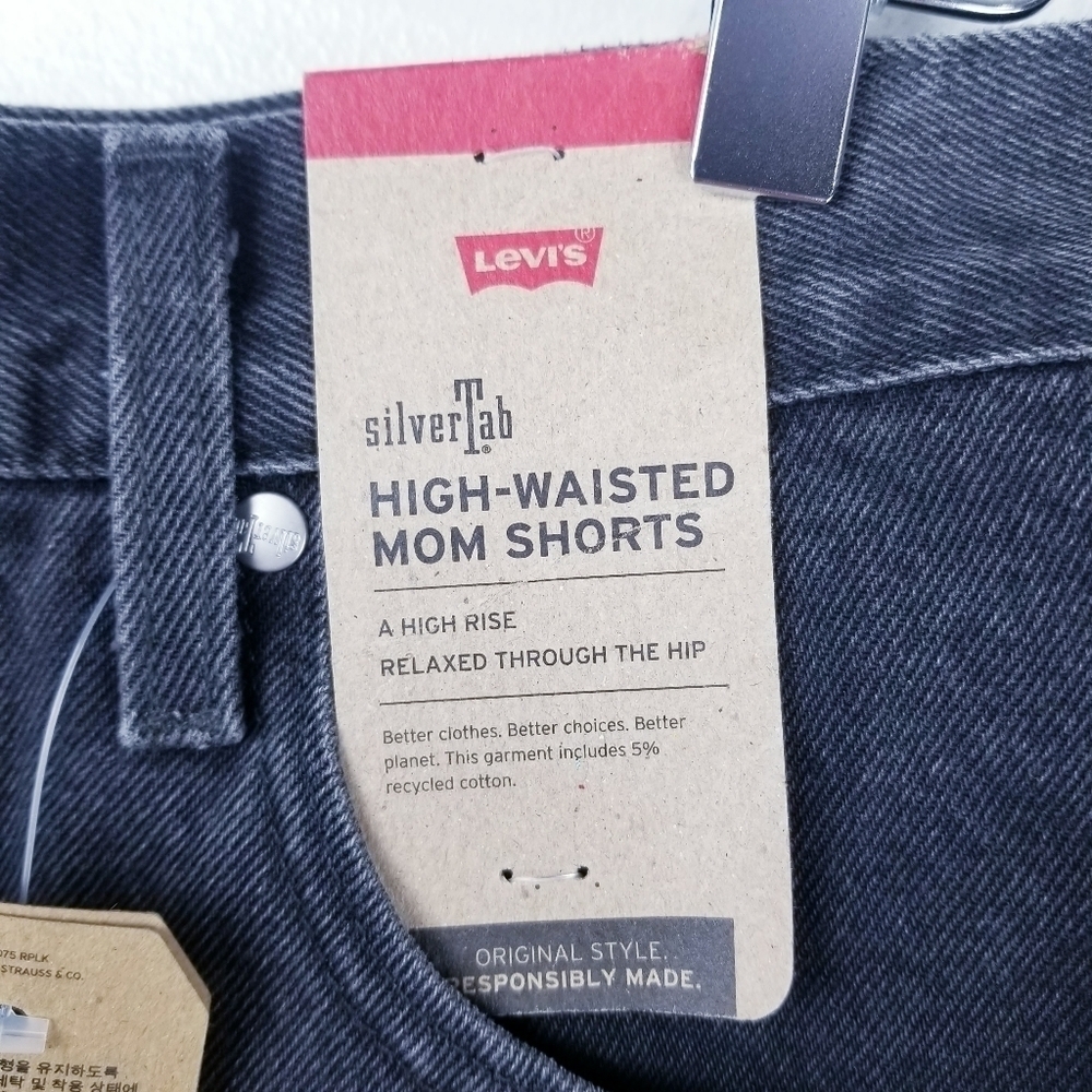 Levi's SilverTab A3701000 High-Waisted Mom Shorts Black NWT size 31 - Picture 3 of 9